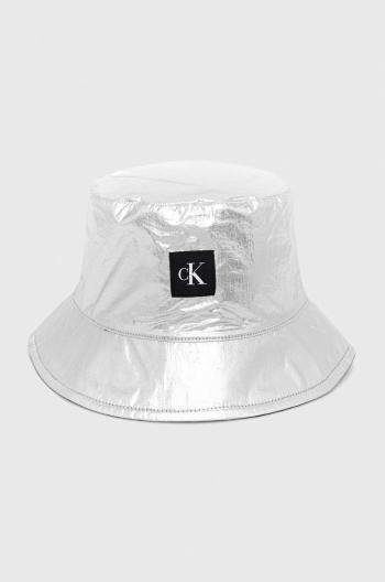 Oboustranný klobouk Calvin Klein Jeans stříbrná barva