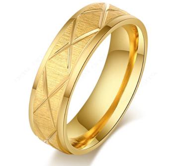 Ziskoun Masivní prsten z rýhováním z chirurgické oceli- zlatý SR00081 Velikost: 7