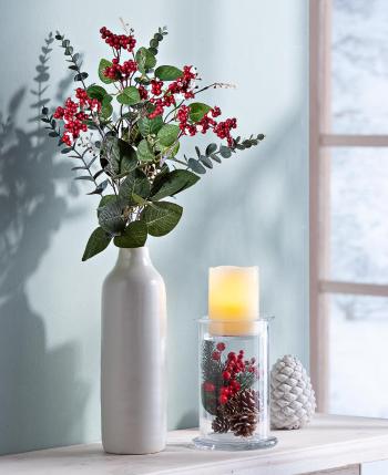 Umělá kytice z lesních plodů a eukalyptu s keramickou vázou