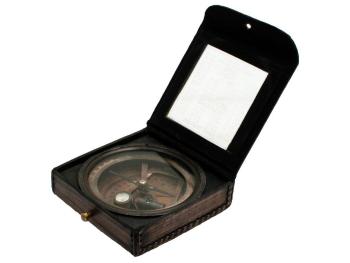 Dekorace kompas v koženém pouzdře - 11*11*3cm 020-14-015
