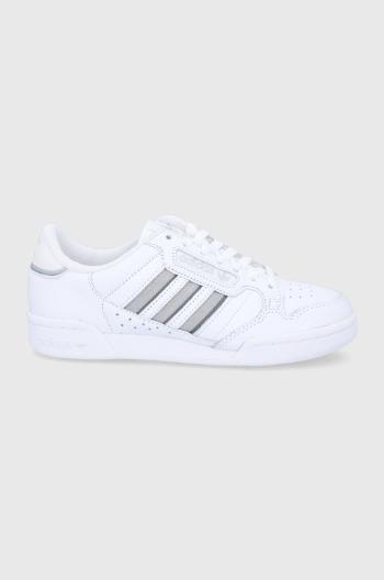 Boty adidas Originals S42626 bílá barva, na plochém podpatku