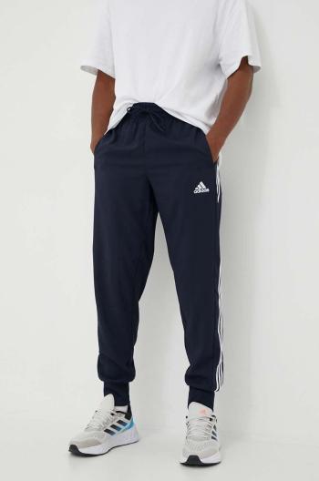 Tepláky adidas tmavomodrá barva, s aplikací, IC0042