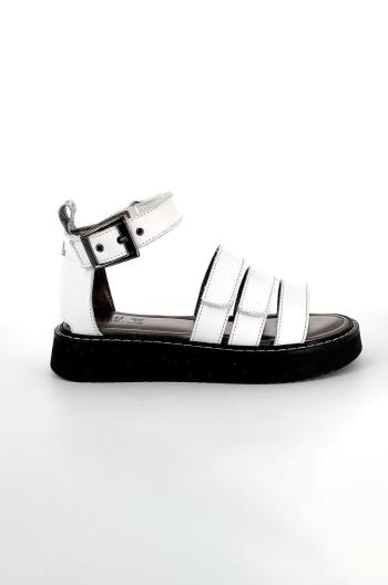 Dětské kožené sandály Primigi bílá barva