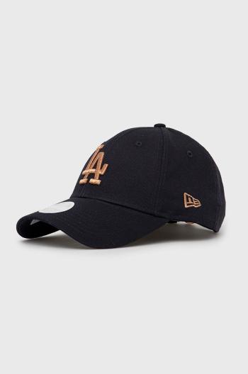 Bavlněná baseballová čepice New Era tmavomodrá barva, s aplikací
