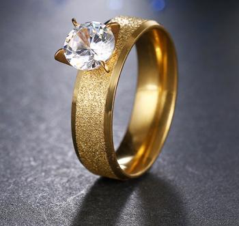 Ziskoun Zlatý prsten z pískované chirurgické oceli s lesklým zirkonem SR000037 Velikost: 10