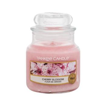 Yankee Candle Cherry Blossom 104 g vonná svíčka unisex