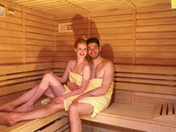 Relax pro 2: Privátní vířivka a finská sauna