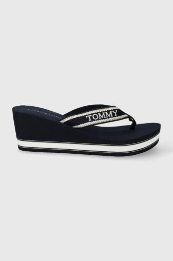 Žabky Tommy Hilfiger HILFIGER WEDGE BEACH SANDAL dámské, tmavomodrá barva, na klínku, FW0FW07903