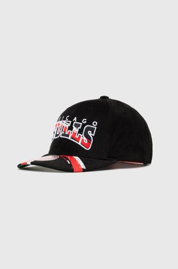 Bavlněná baseballová čepice Mitchell&Ness CHICAGO BULLS černá barva, s aplikací