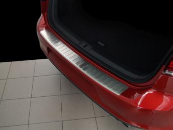 Ochranná lišta hrany kufru VW Golf VII. 2012-2020 (hatchback, II. jakost)