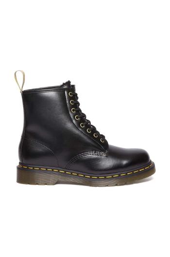 Farmářky Dr. Martens Vegan 1460 dámské, černá barva, na plochém podpatku, zateplené, DM31136001