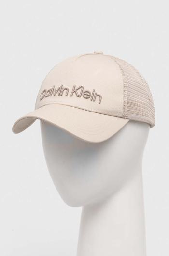 Bavlněná baseballová čepice Calvin Klein béžová barva, s aplikací, K50K510334