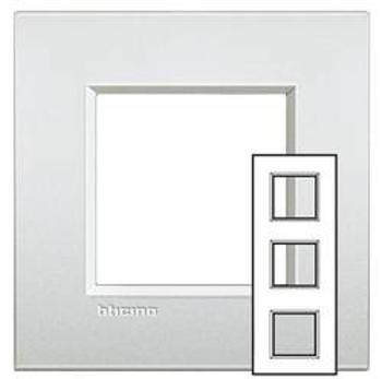 Legrand rám Living&Light bílá LNE4802M3PR