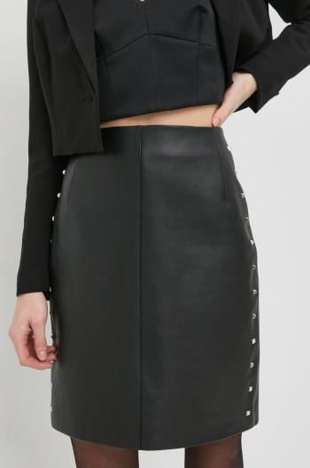 Kožená sukně BOSS černá barva, mini