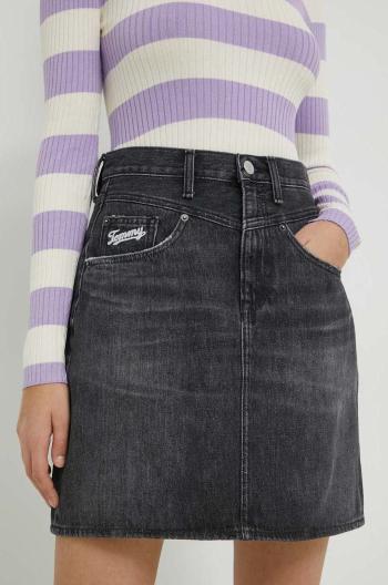 Džínová sukně Tommy Jeans černá barva, mini, áčková