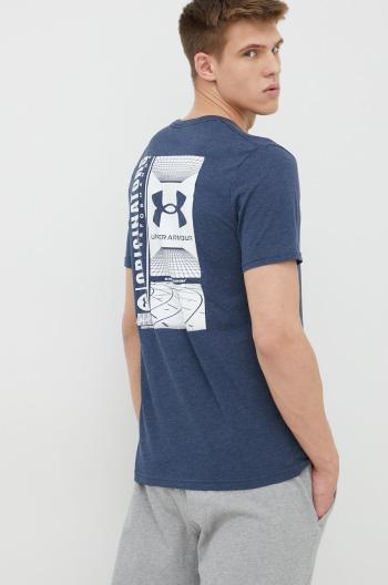 Tréninkové tričko Under Armour Barcode 1370527 tmavomodrá barva, s potiskem