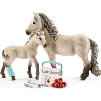 Schleich Set hříbě a islandská klisna s lékárničkou