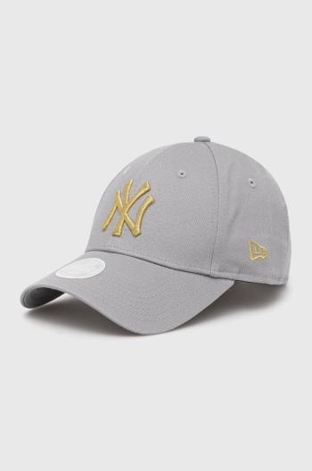 Bavlněná baseballová čepice New Era šedá barva, s aplikací