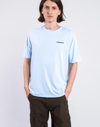 Tričko Patagonia M's Cap Cool Daily Graphic Shirt - Waters Boardshort Logo: Chilled Blue