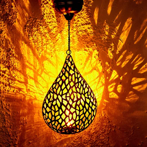 Solární závěsná lampa