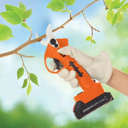 Akumulátorové zahradní nůžky