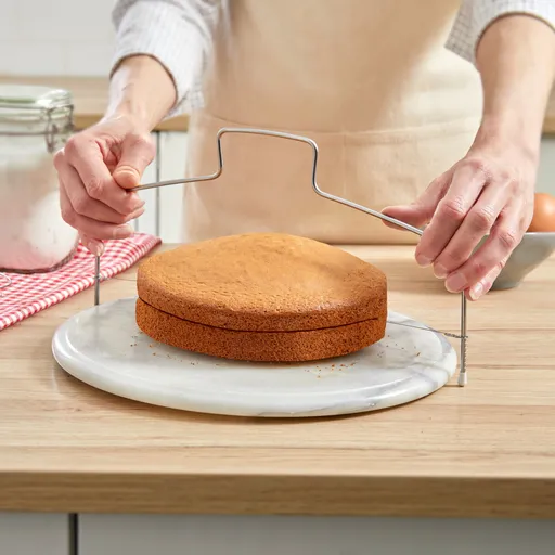 Nastavitelný kráječ na dort