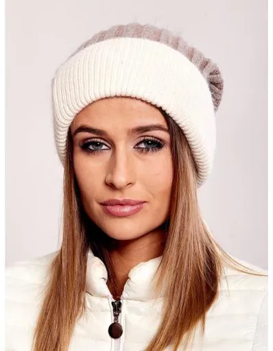 Dámská čepice s kožešinovou bambulí tmavě hnědá