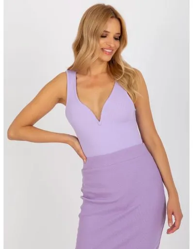 Světle fialové pruhované body basic s výstřihem do V