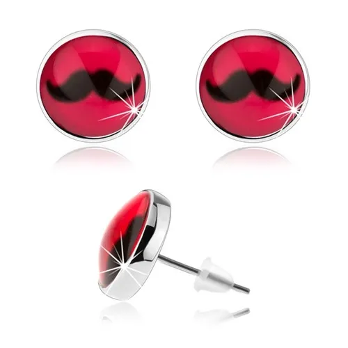 Cabochon náušnice, vypouklá glazura, červené pozadí, černý knírek, puzetky
