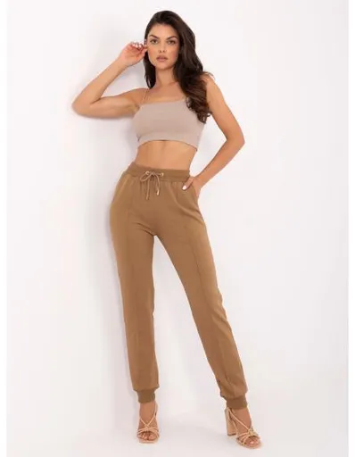 Tmavě kamelové tepláky s kapsami