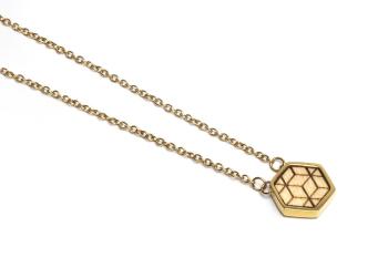 Náhrdelník s dřevěným detailem Virie Necklace Hexagon s možností výměny či vrácení do 30 dní