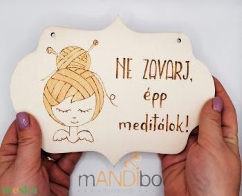 Ne zavarj, épp meditálok - pirogravírozott képecske