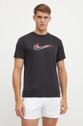 Sportovní triko Nike Stacked Swoosh černá barva, s potiskem, NESSE512