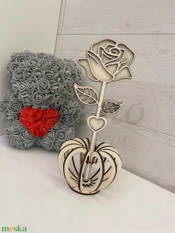 3D-s rózsa tartóval