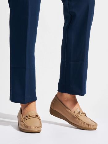 Jedinečné béžové dámske mokasíny na klinoch