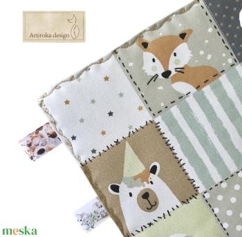 Róka, mackó, mosómedve, hód, pingvin és bagoly mintás  címkekendő, készségfejlesztő babajáték - Artiroka design