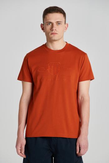 TRIČKO GANT REG TONAL SHIELD SS T-SHIRT DARK TERRACOTTA