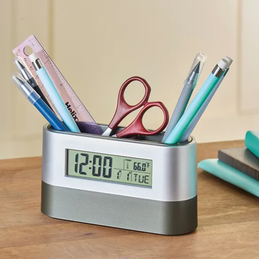 Držák na tužky s hodinami