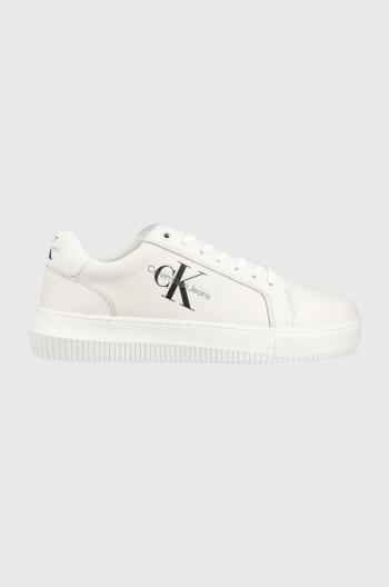 Kožené sneakers boty Calvin Klein Jeans CHUNKY CUPSOLE MONOLOGO bílá barva, YM0YM00681