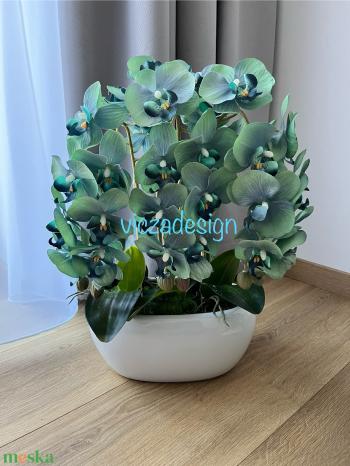 Prémium, élethű nagy orchidea ovális kaspóban, kék orchidea