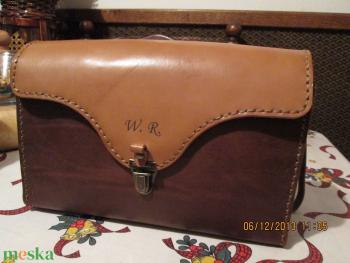 Férfi{női is lehet} kozmetikai táska,de akár kézi táska is lehet