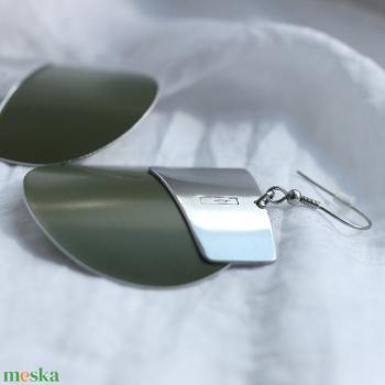 Saga Olive Green Fülbevaló