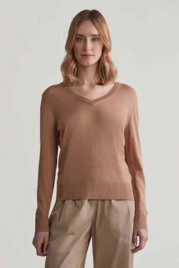 SVETR GANT FINE KNIT V-NECK CARAMEL BEIGE