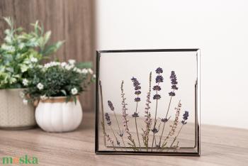 Levendula és rózsaszín csarab virágok ezüstös keretben 16 x 16 cm