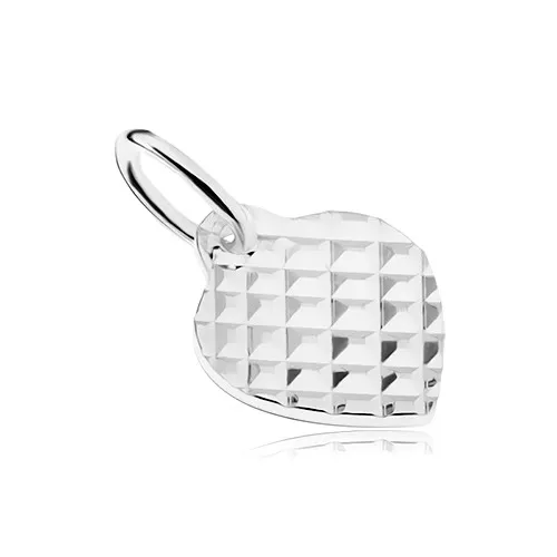 Stříbrný 925 přívěsek ve tvaru plochého souměrného srdíčka, čtverečkovaný vzor