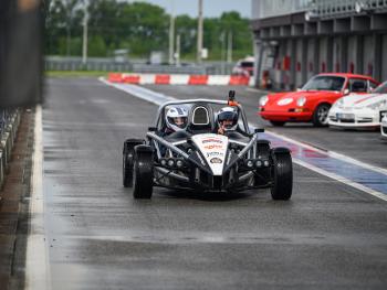 Jízda na okruhu v Ariel Atom