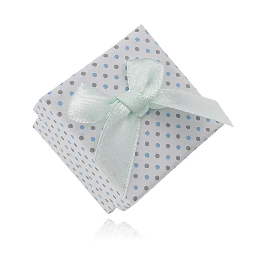 Bílá dárková krabička se zelenou mašlí a modrošedými tečkami