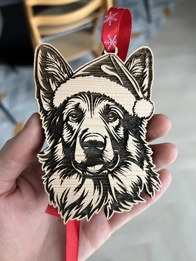 Vsepropejska Vánoční baňka psa se Santa čepicí Plemeno: Německý ovčák