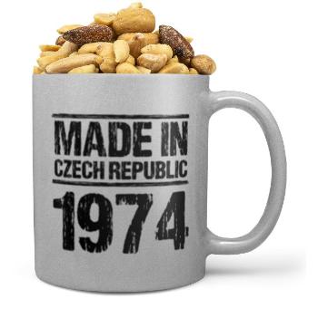 Hrnek Made In (rok: 1974, Náplň hrníčku: Směs slaných oříšků)