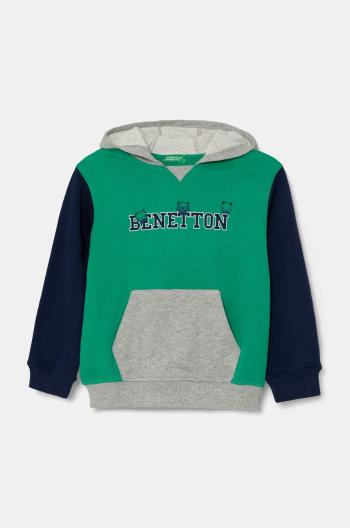 Dětská bavlněná mikina United Colors of Benetton zelená barva, s kapucí, s potiskem, 3J68G200Q